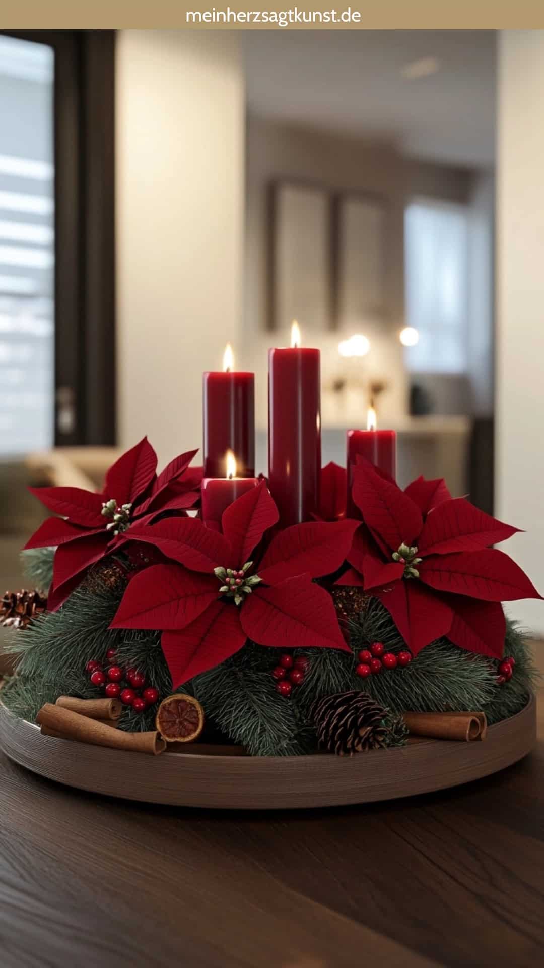 Weihnachtsstern-Adventskranz mit Beeren und Kerzen Blumendeko