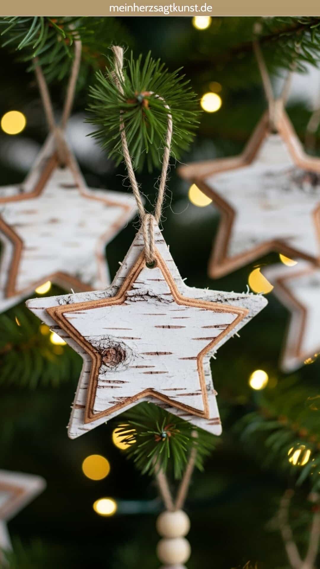 Weihnachtsdeko mit Baumrinde als filigraner Baumschmuck
